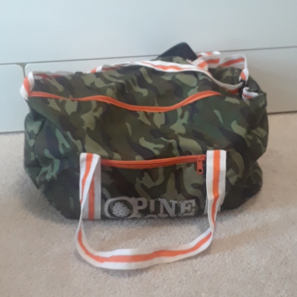 Pine Cove Traveling Bag
